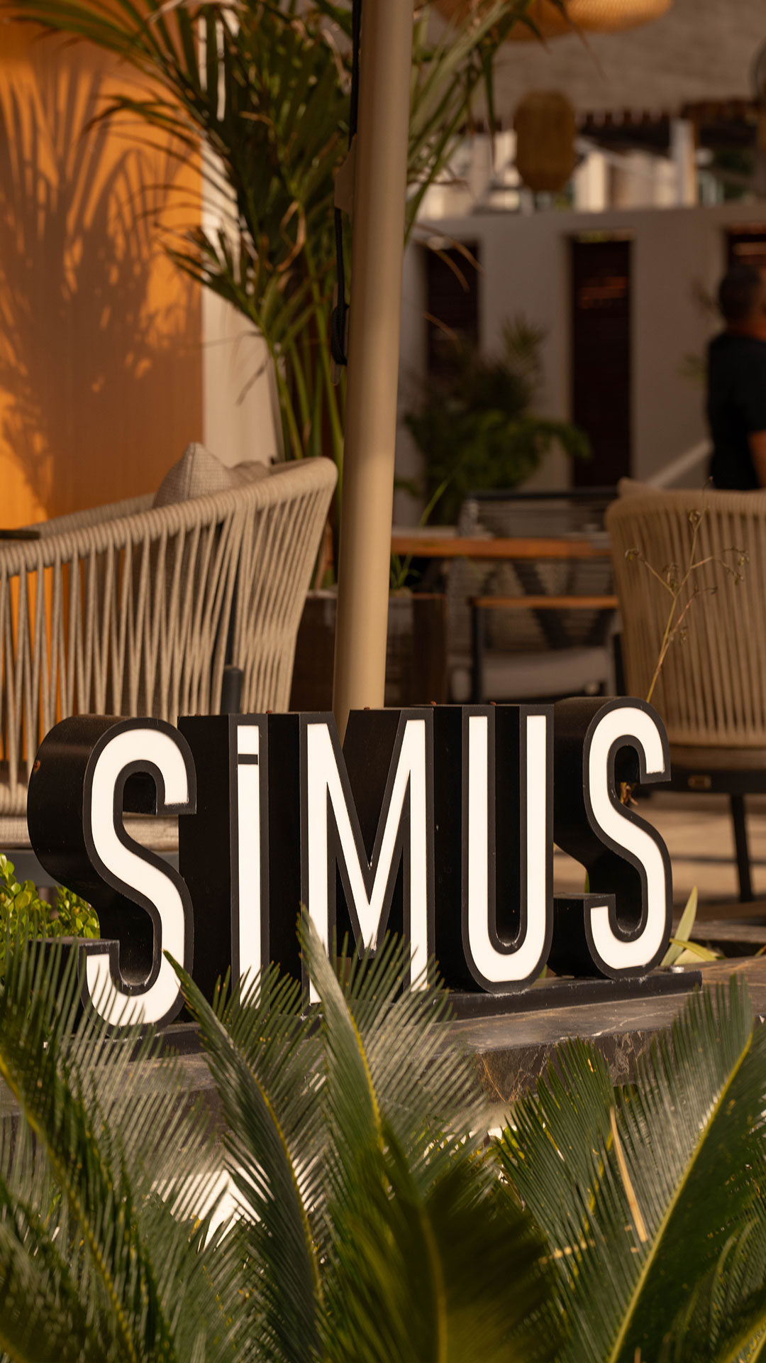 Simus Beach & Restaurant